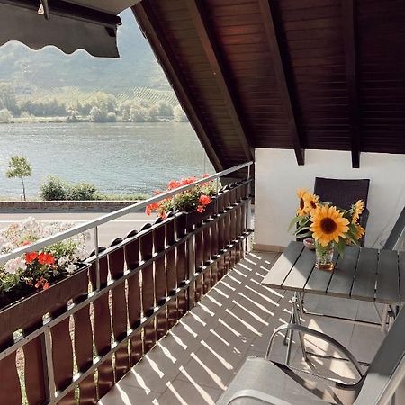 Ferienwohnung Moselflair Mit Direktem Blick Auf Die Mosel Und Weinberge Oberfell Exteriér fotografie
