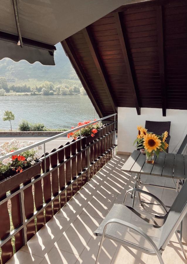 Ferienwohnung Moselflair Mit Direktem Blick Auf Die Mosel Und Weinberge Oberfell Exteriér fotografie